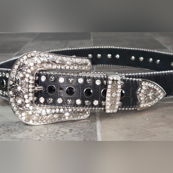 WESTERN LEATHER RHINESTONE BELT. - Picture 1 of 4